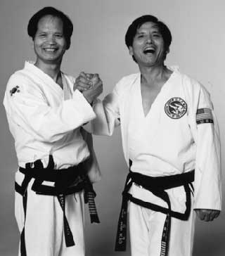 Han Cha Kyo ( izquierda )